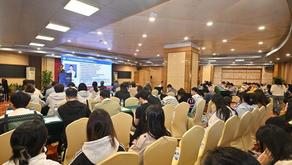 省药学会用药评价与临床科研专家委员会学术年会暨《抗肿瘤药物合理使用培训班》在珠海举行